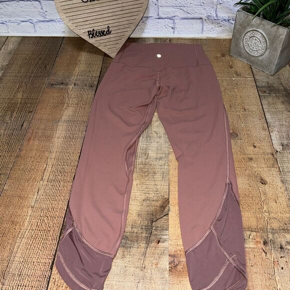 Lululemon
Nulu Craft Mesh Leggings size 6 - Picture 3 of 15